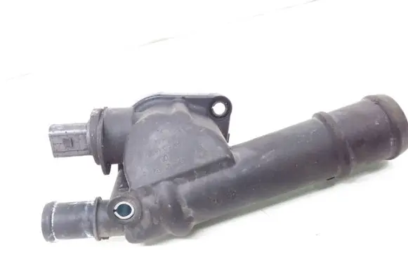 Volkswagen PASSAT B6 Engine coolant pipe/hose 03G121132B
