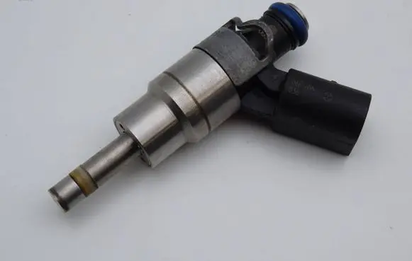 Volkswagen PASSAT B6 Fuel injector 06F906036