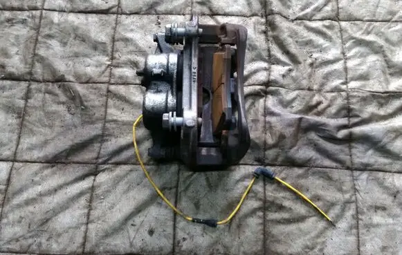 Land Rover Discovery Sport Front brake caliper