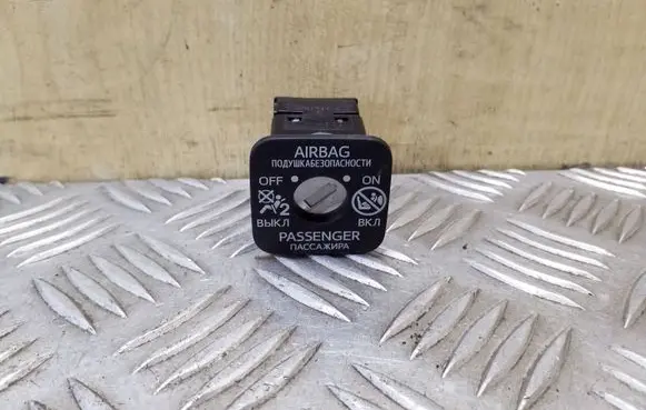 Passenger airbag on/off switch