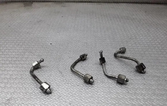 Fuel injector supply line/pipe