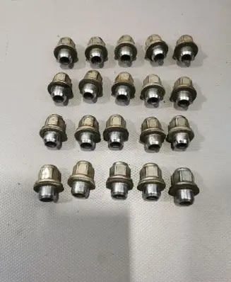 Toyota Avensis T270 Nuts/bolts 