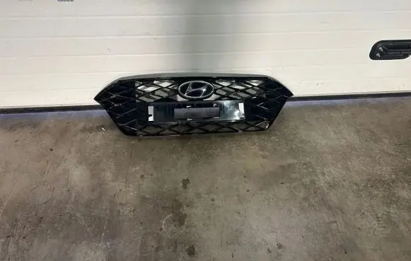 Front bumper upper radiator grill