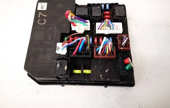 Nissan Juke I F15 Fuse box set 284B71KB0B