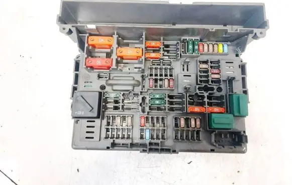BMW X1 E84 Fuse box set 90600759 9119446