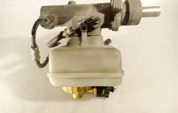 Skoda Fabia Mk2 (5J) Master brake cylinder L481402 21027099