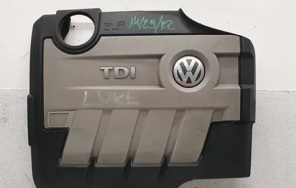 Volkswagen PASSAT B6 Engine cover (trim) 03L103925AM