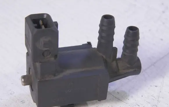 Volvo S40, V40 Valve vacuum 9458450