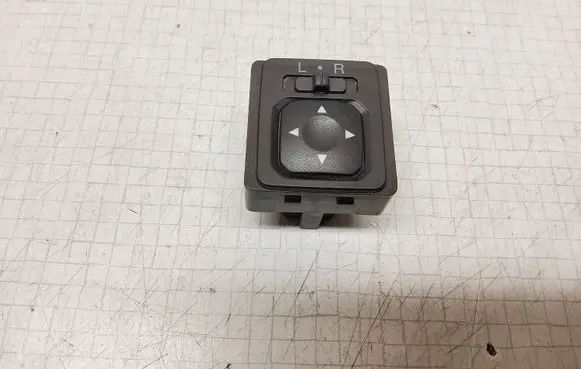 Mitsubishi Space Wagon Wing mirror switch MR190956