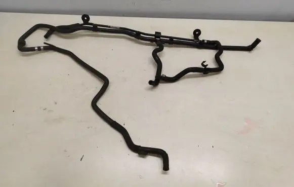 Volkswagen Touareg II Engine coolant pipe/hose 7P6122447AJ 3016825