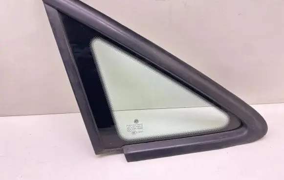 Volkswagen Touran I Front triangle window/glass 1T0845412
