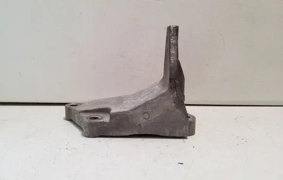 Nissan Leaf I (ZE0) Engine mounting bracket