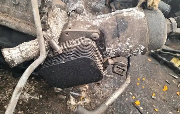 Peugeot 3008 I Oil filter cover 