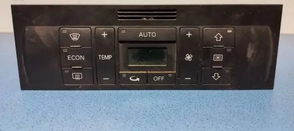 Audi A2 Climate control unit 8Z0820043