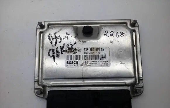 Volkswagen PASSAT B5.5 Engine control unit/module 038906019GS 0281010940