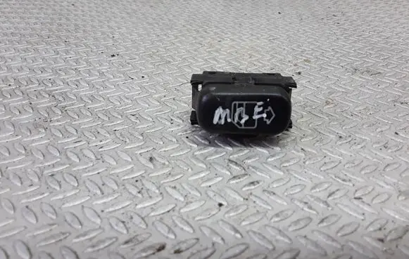 Mercedes-Benz E W210 Electric window control switch 2108208210
