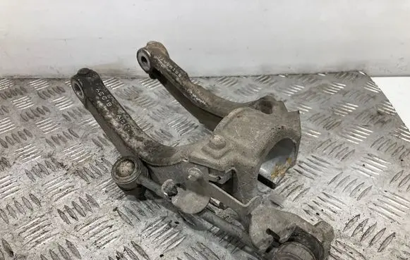 Volvo S90, V90 Lower shock absorber bracket 31658168