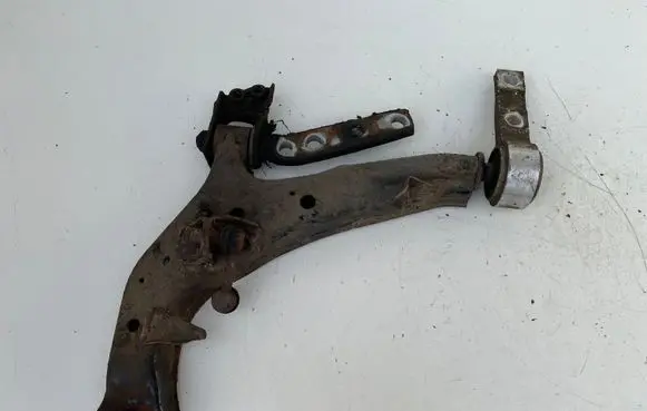 Nissan Primera Front lower control arm/wishbone