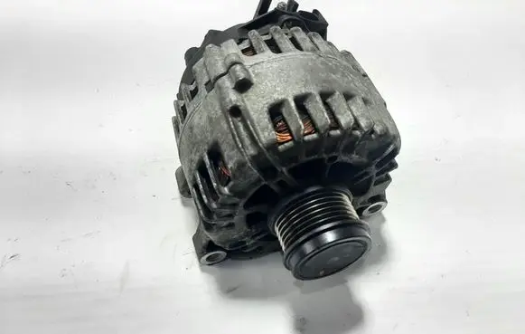Volvo V40 Generator/alternator 31419219