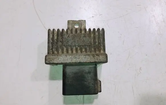 Renault Espace IV Glow plug pre-heat relay 7700115078