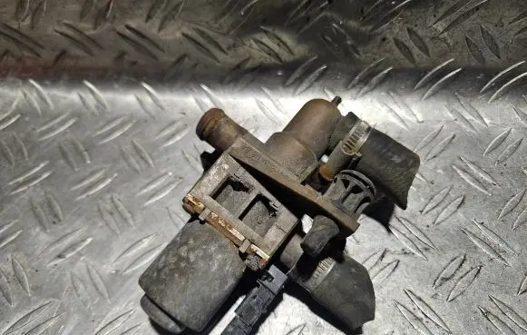 Mercedes-Benz Sprinter W901 W902 W903 W904 Coolant heater control valve 1147412047 0018300684