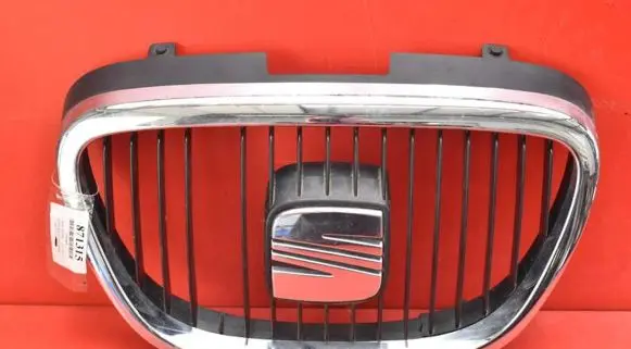 Seat Toledo III (5P) Front grill 5P0853654