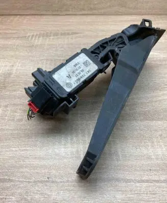 Volkswagen Golf V Accelerator throttle pedal 1K1721503P WithPlug