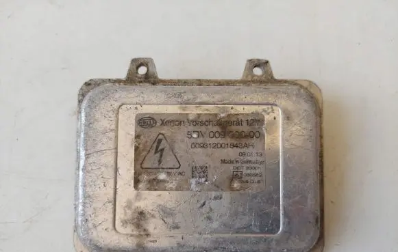 Mercedes-Benz Sprinter W906 Xenon control unit/module 5DV00900000