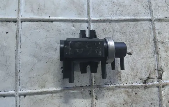 Peugeot 607 Turbo solenoid valve 4M5Q9E882AA 70051800