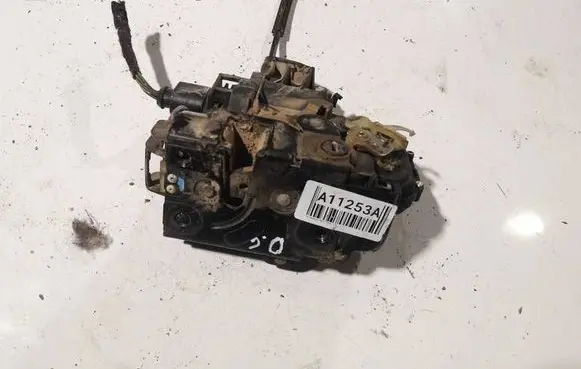 Volkswagen Golf IV Rear door lock 