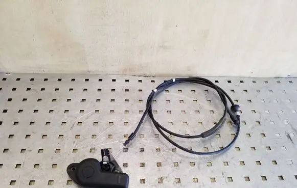 Ford Focus Engine bonnet (hood) release handle AM5116C657
