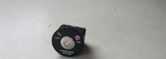 KIA Sportage Passenger airbag on/off switch 