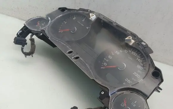 Speedometer (instrument cluster)