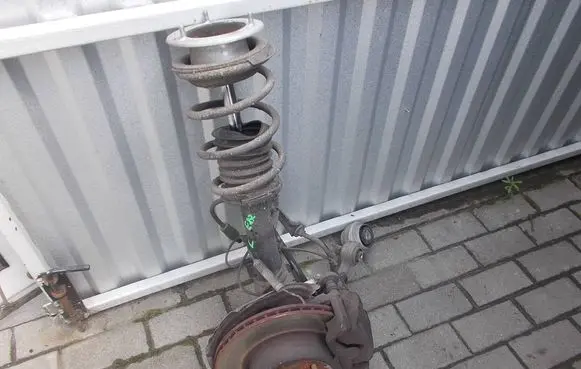 BMW 1 E81 E87 Front wheel hub spindle knuckle