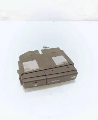Toyota Avensis T250 Windscreen/window heater switch 8479005130