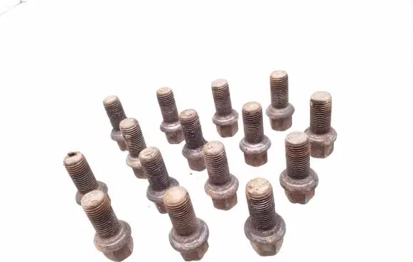 Volkswagen Golf IV Nuts/bolts 