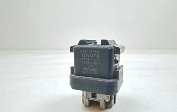 Toyota Avensis T250 Glow plug pre-heat relay 2861067010 1567000671