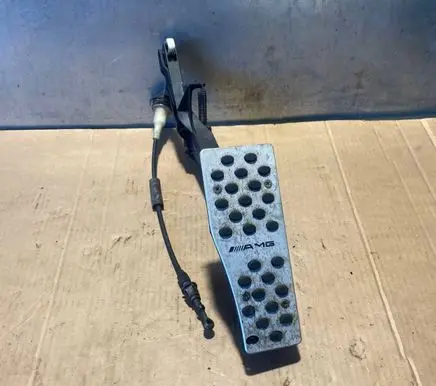 Mercedes-Benz E W210 Accelerator throttle pedal 1293010001 A2103011220