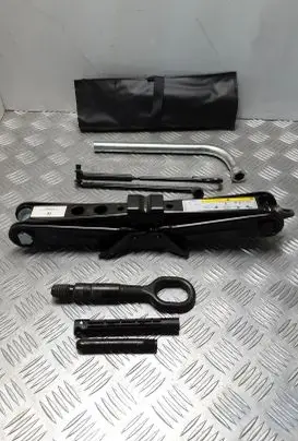 Audi A4 S4 B9 Tool set 8N0012219 8X0012259 8K0805615