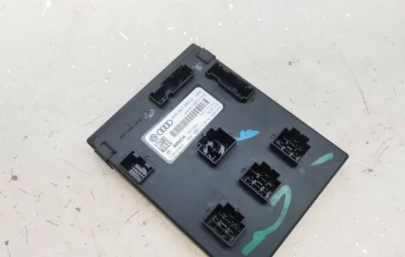 Volkswagen Touareg II Comfort/convenience module 4H0907063D F005V0080 15012002