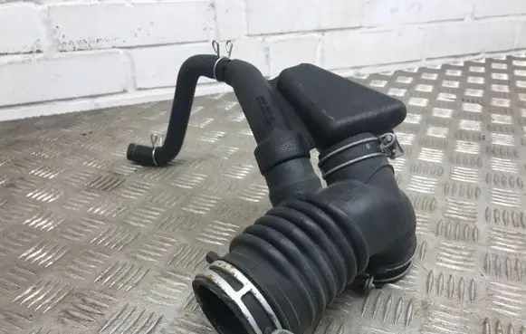 Lexus CT 200H Air intake duct part 1789337050 01788037190