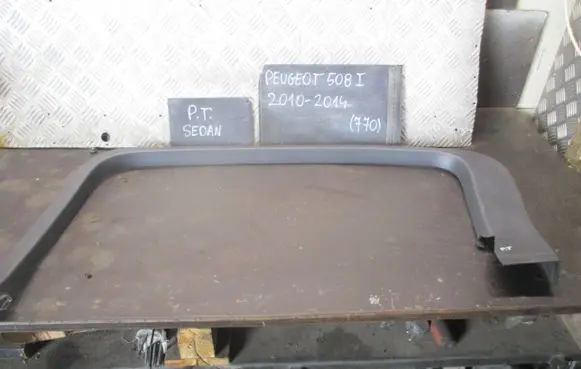 Peugeot 508 Rear door window/glass frame 9686309977