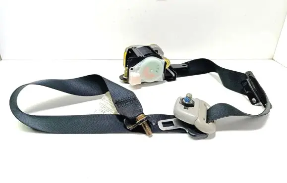 Mazda MPV II LW Front seatbelt