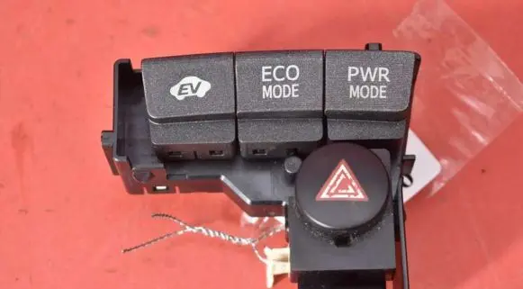 Toyota Prius (XW30) Hazard light switch 75D8082