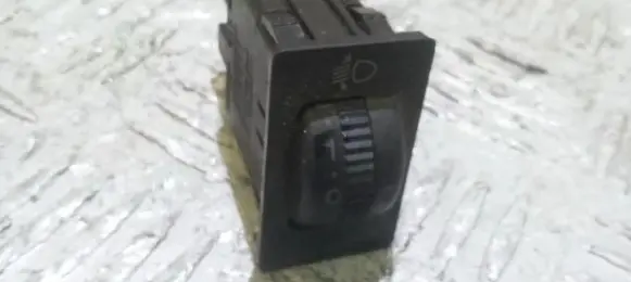 Toyota Avensis T250 Headlight level height control switch 318a03