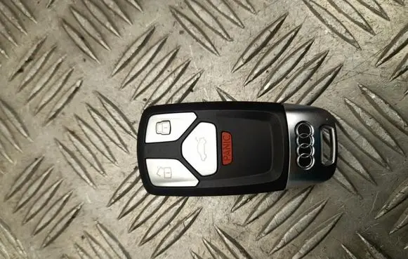 Audi A5 Ignition key/card 8W0959754AN