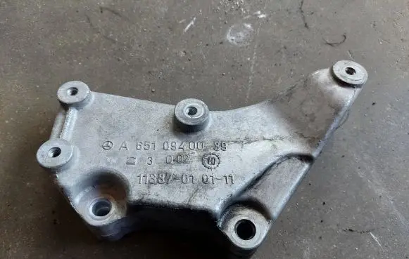 Mercedes-Benz C W204 A/C compressor mount bracket A6510940039 11387010111 3002