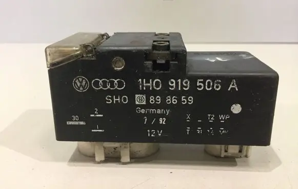 Volkswagen Golf III Coolant fan relay 1H0919506A 898659