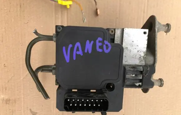 Mercedes-Benz Vaneo W414 ABS Pump 0044310912