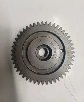 Mercedes-Benz E A207 Crankshaft gear A6510301813 A6510340205